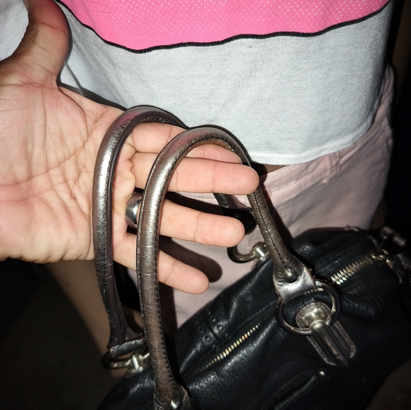 B. Makowsky 3-Tone Crossbody Leather Bag. - Picture 14 of 16